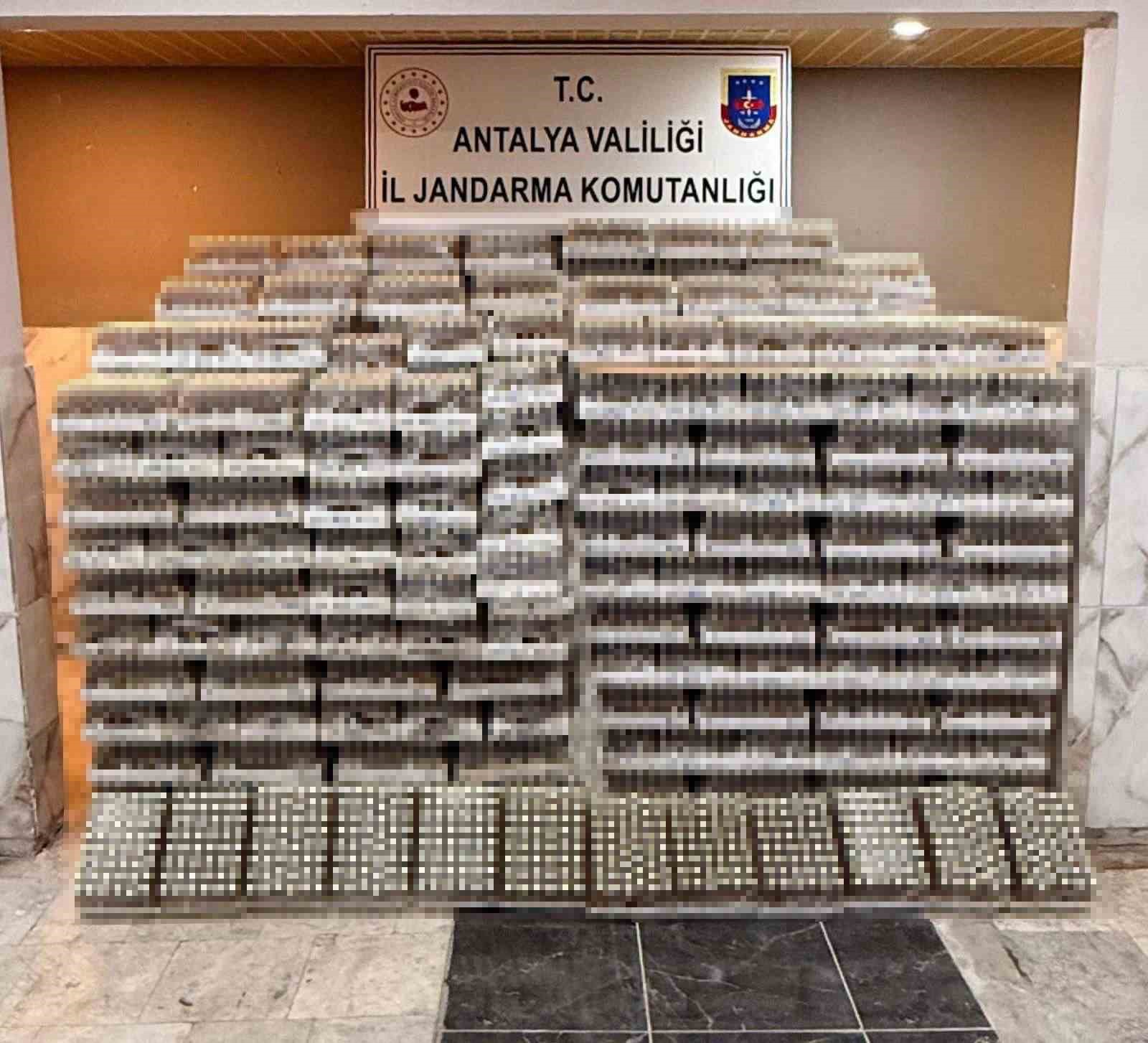 Antalya’da iki otelin deposunda 5 bin litre kaçak ve sahte içki ele geçirildi