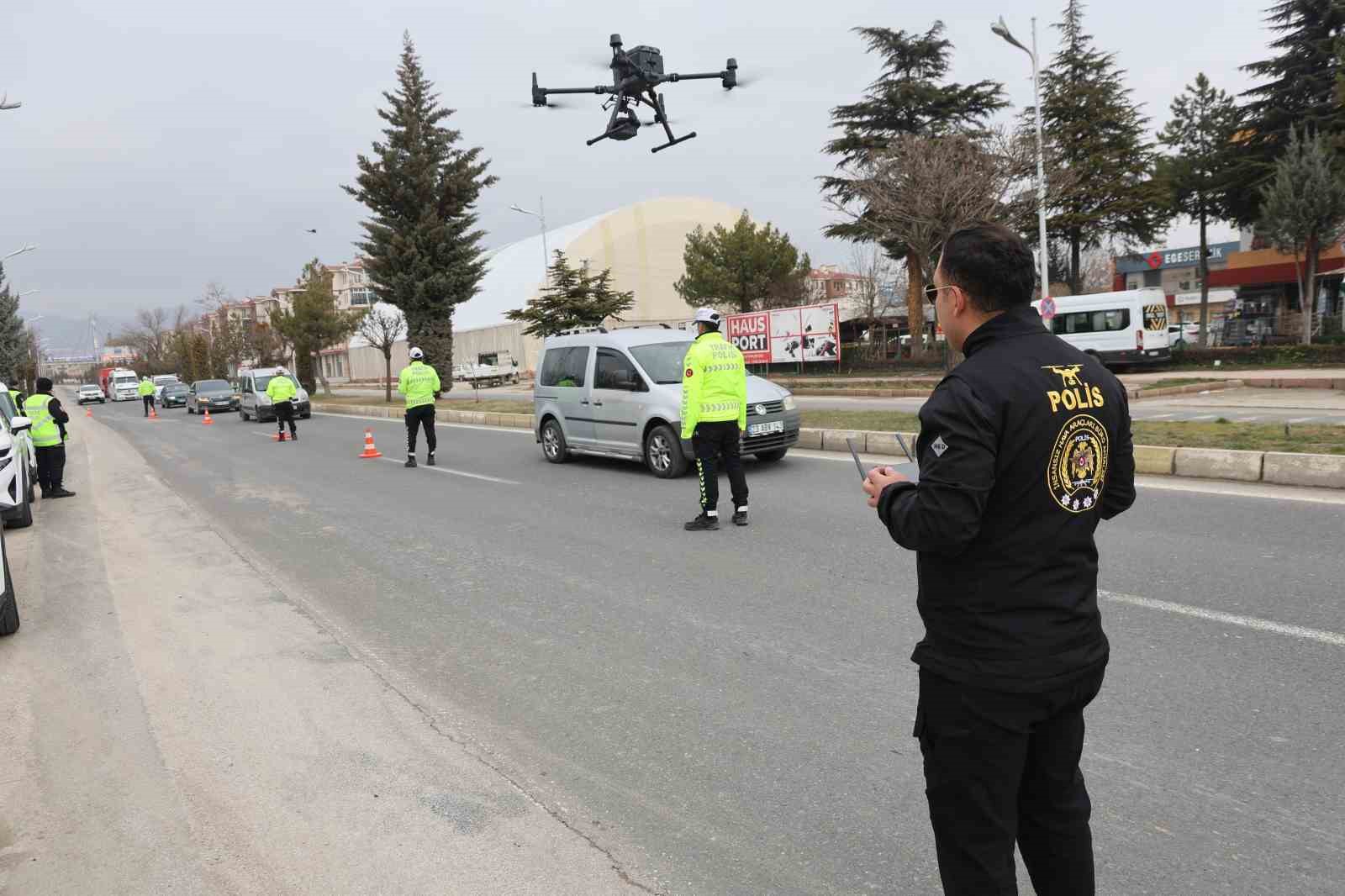 Elazığ’da dron destekli trafik uygulaması