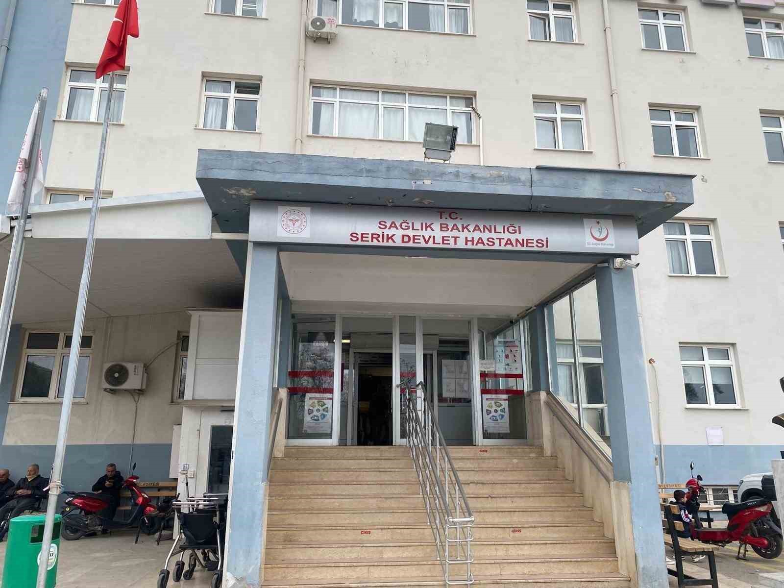 Serik’te sağlık çalışanlarına saldırdıkları iddiasıyla gözaltına alınan anne ve kızları serbest bırakıldı