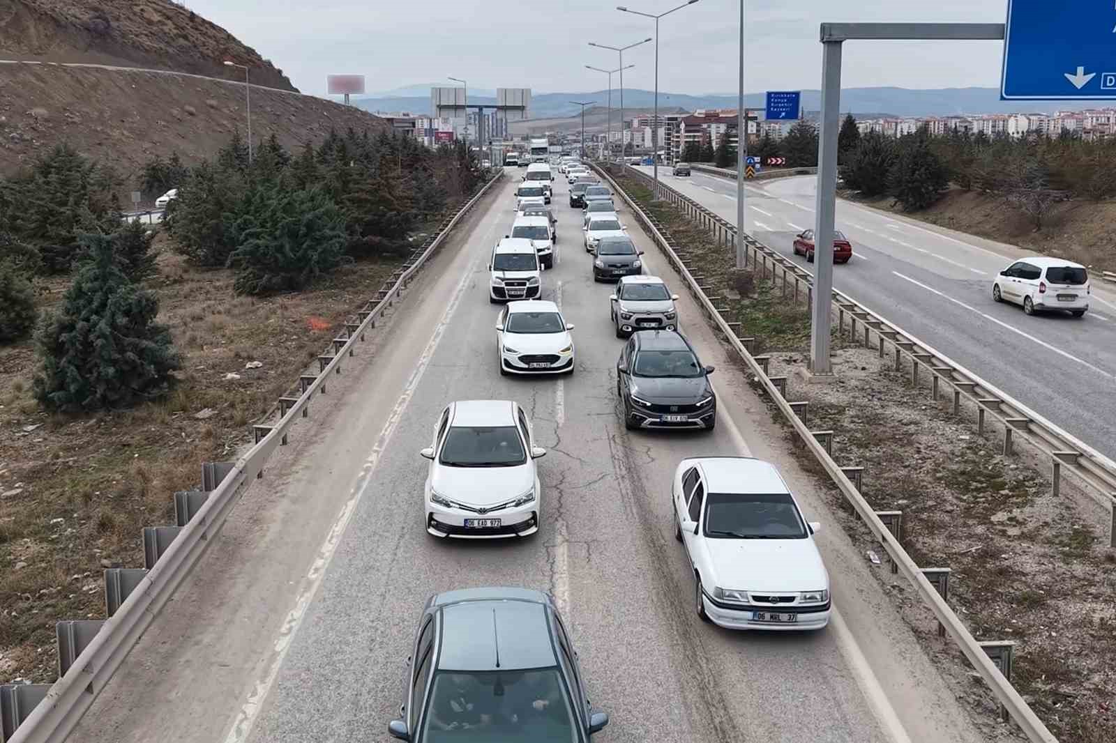 Bayram yolculuğu başladı: 43 ilin geçiş güzergahında trafik hareketliliği arttı