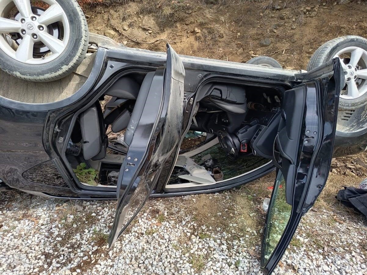 Sinop’ta kontrolden çıkan araç takla attı