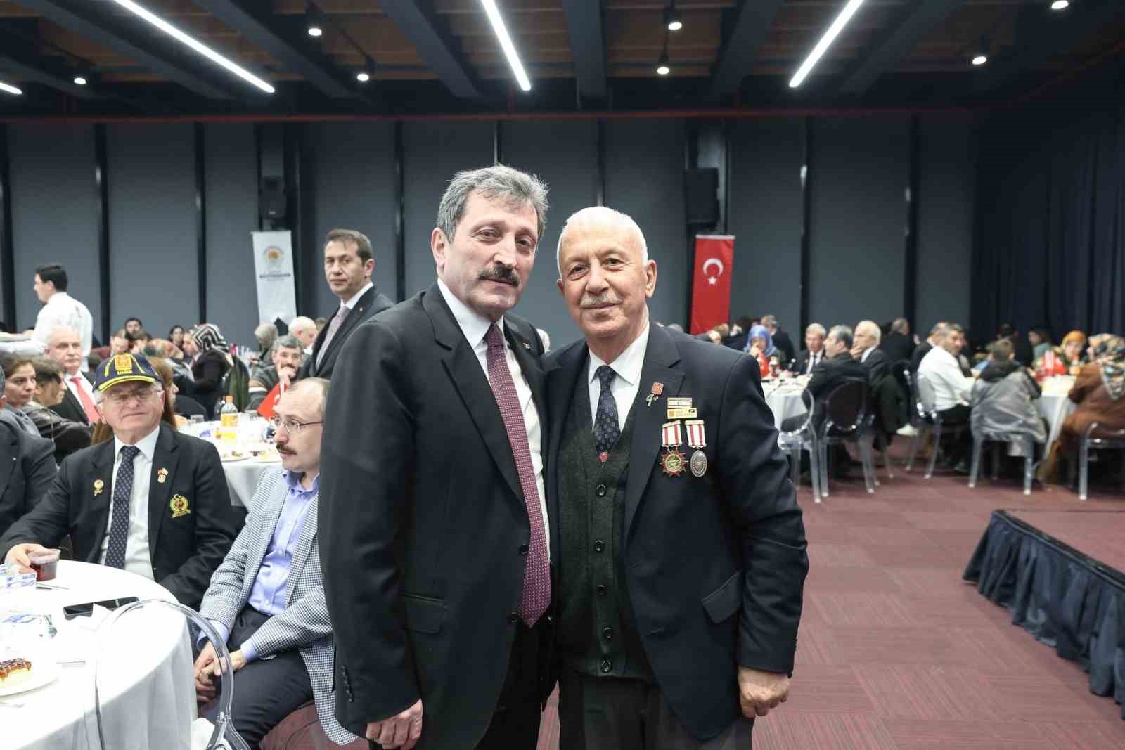 Vali Orhan Tavlı: "Özgürlüğümüzü şehitlerimize ve gazilerimize borçluyuz"