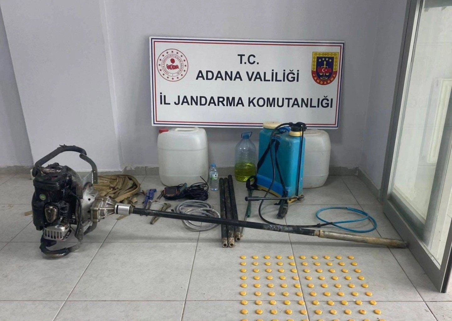 Adana’da kaçak kazı yapanlar suçüstü yakalandı