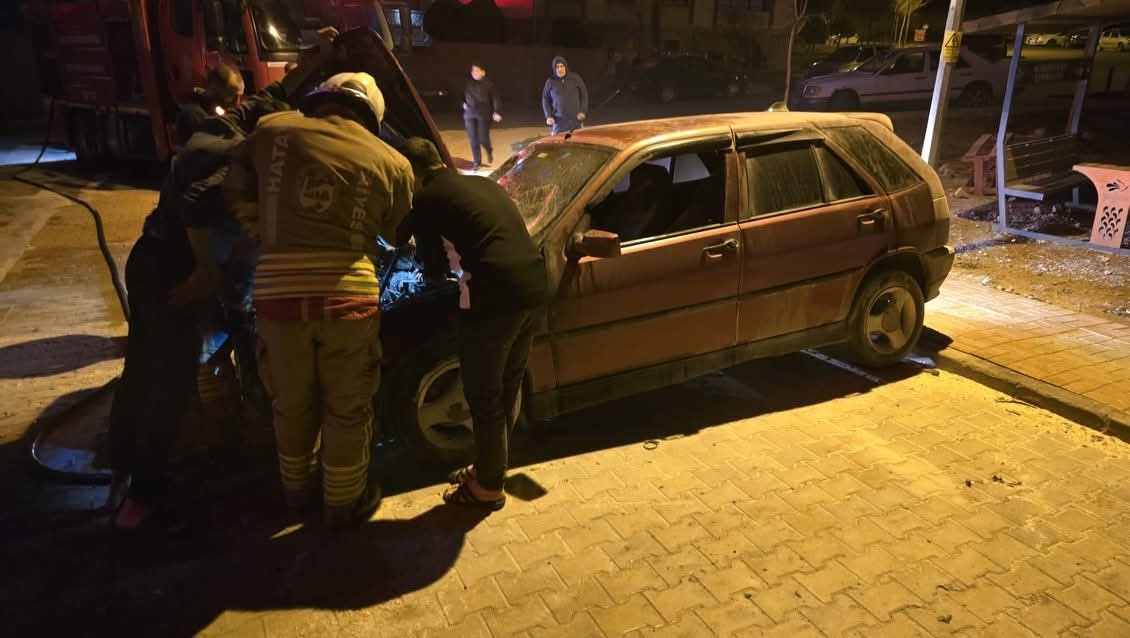 İskenderun’da otomobiL yangını