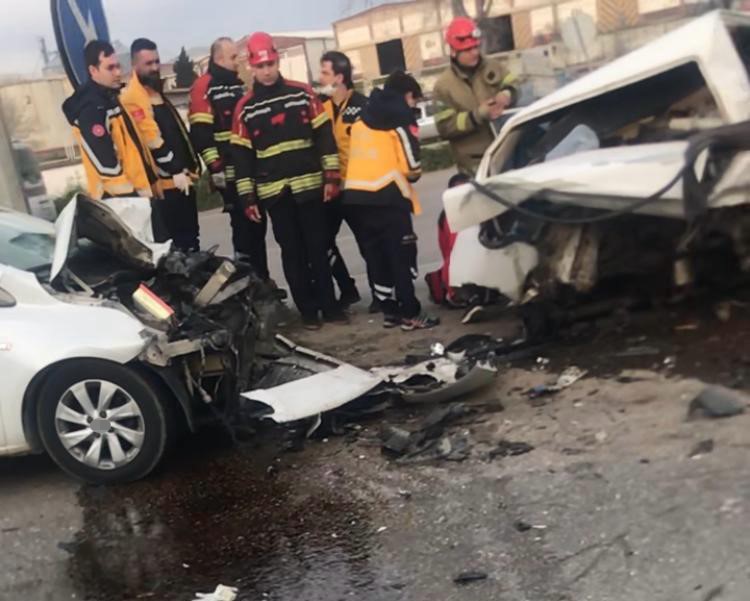Bandırma’da 4 araçlı zincirleme kaza: 1 ölü, 1 yaralı