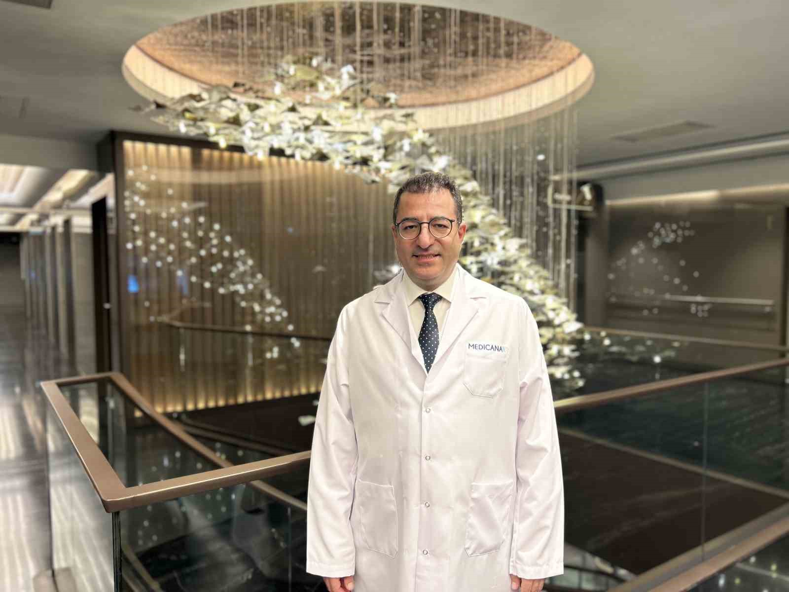 Erkeklerde diş estetiğinde yeni moda: Grillz