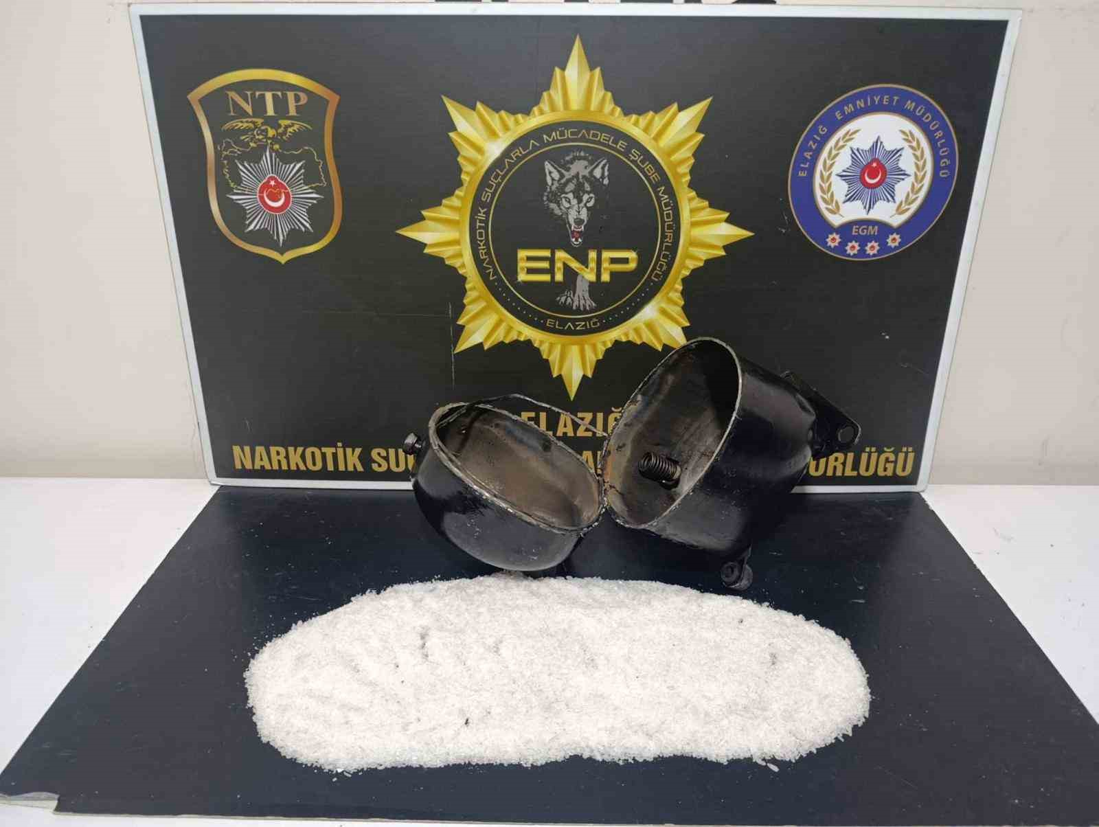 Buzdolabı kompresörüne saklanan uyuşturucuyu narkotik köpeği buldu