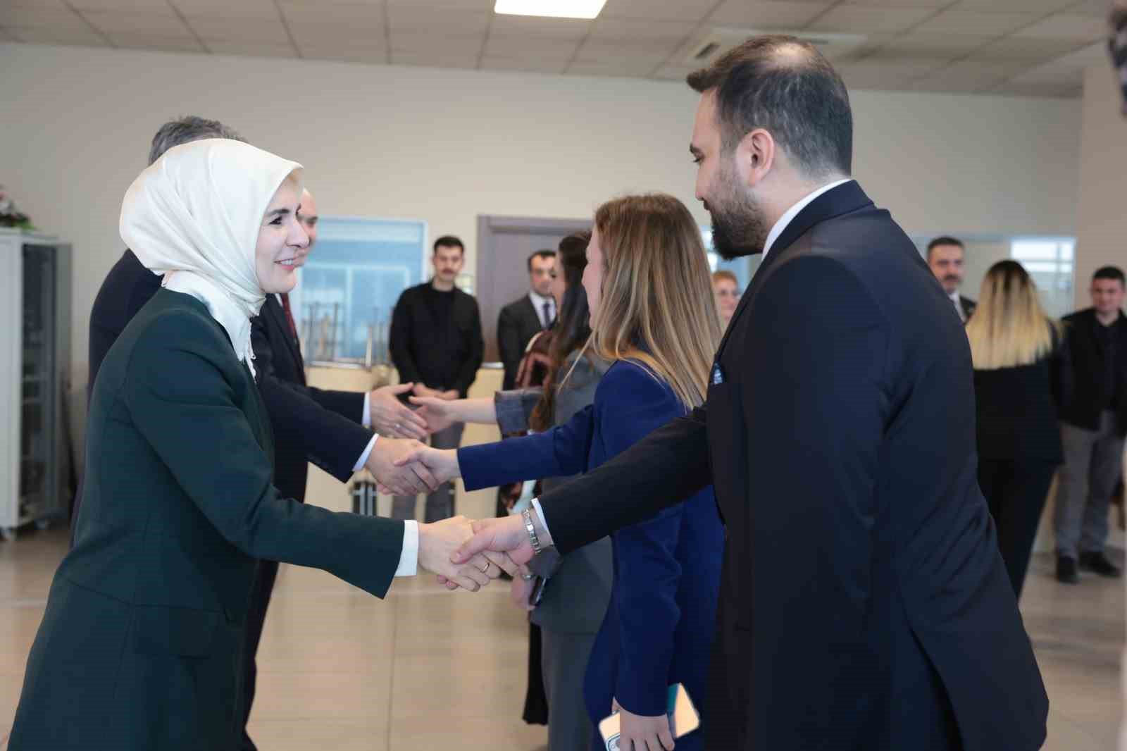 Bakan Göktaş personel ile bayramlaştı