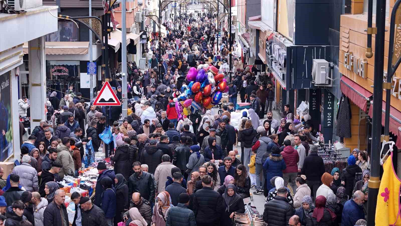 Burası ne Beyoğlu ne de Taksim: Sivas’ta cadde ve sokaklar doldu taştı