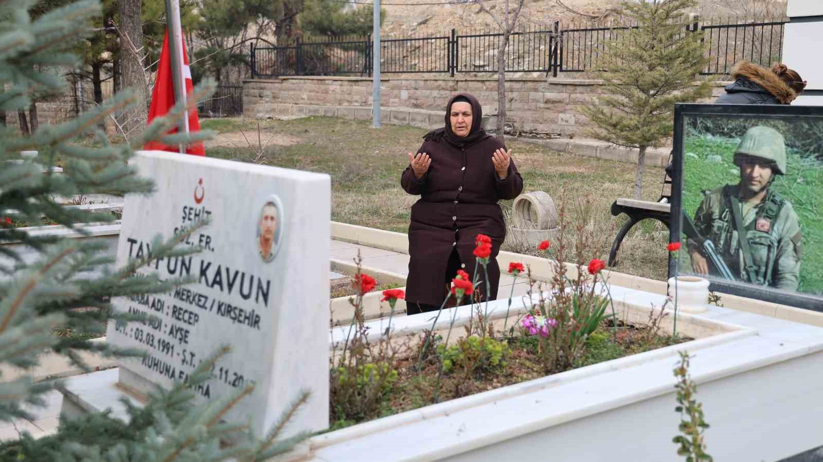 Kırşehir’de şehitlikte duygusal anlar yaşandı