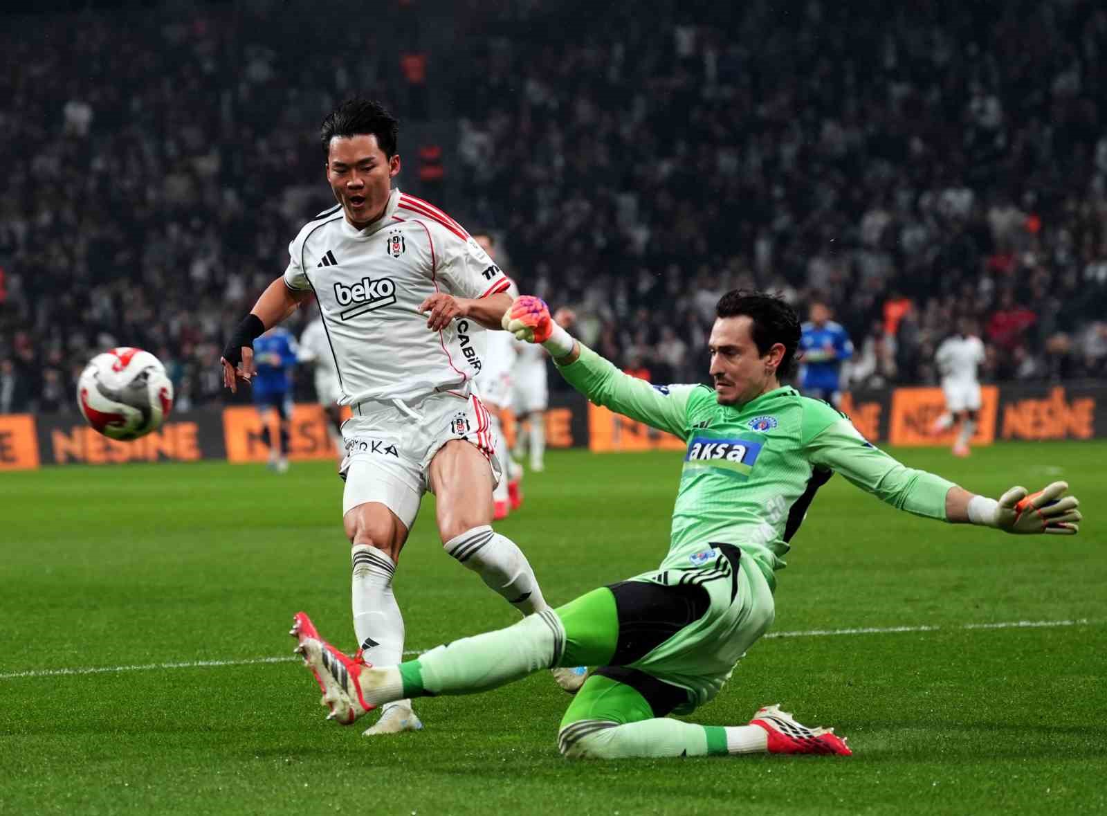 Trendyol Süper Lig: Beşiktaş: 2 - Kasımpaşa: 0 (İlk yarı)