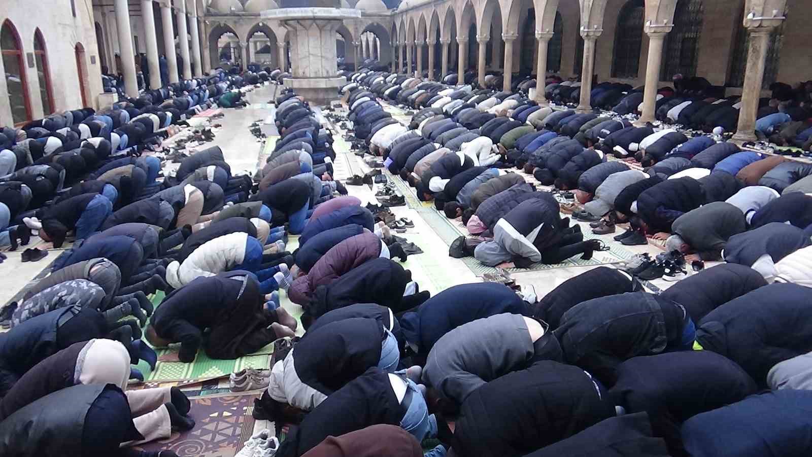 Şanlıurfa’da bayram namazı coşkusu