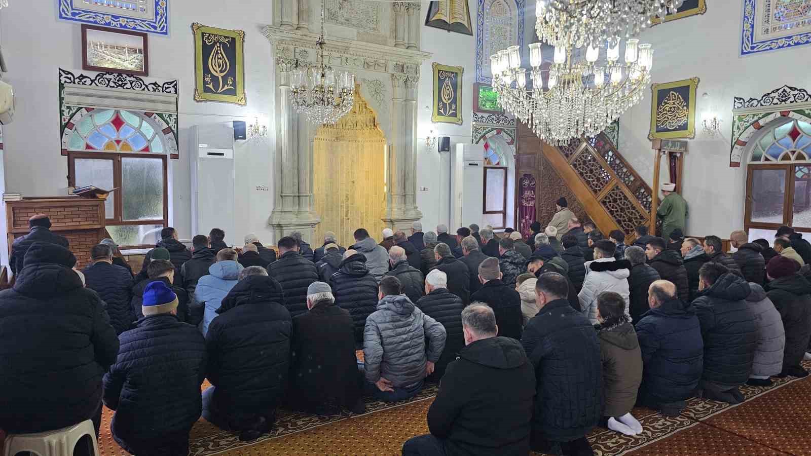 Bandırma’da 72 yıllık gelenek cami içinde sürdürüldü