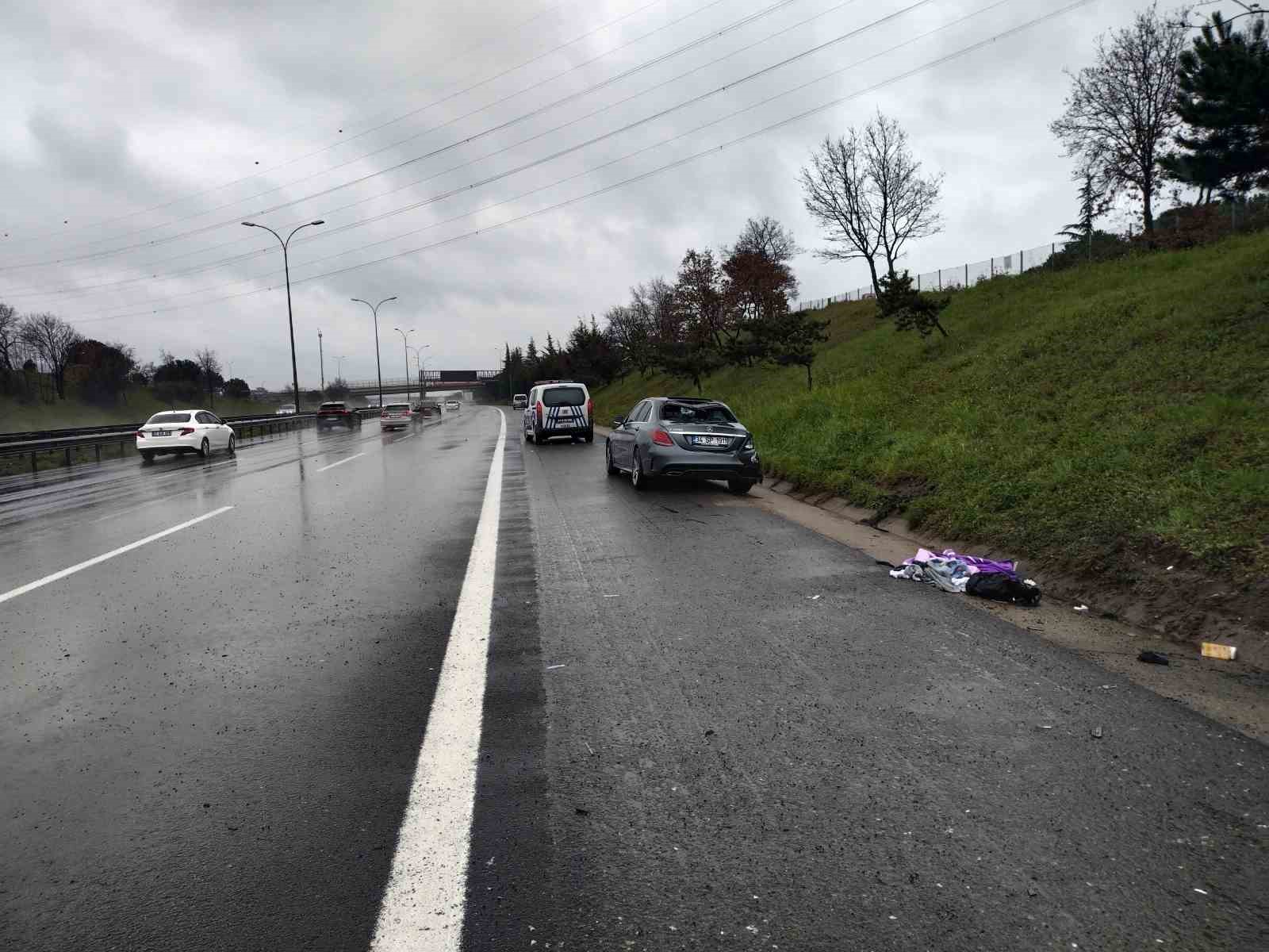 Tuzla’da takla atan otomobile başka bir araç çarptı: 2’si çocuk 7 kişi yaralandı