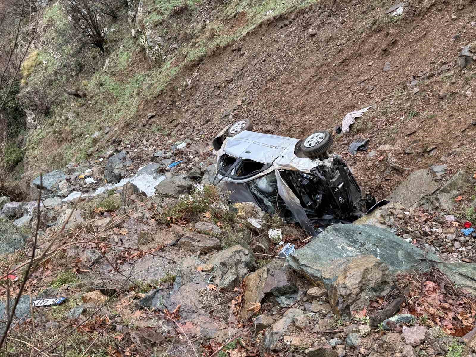 Bayram namazı yolunda kaza: Araç dereye uçtu, 1 kişi hayatını kaybetti