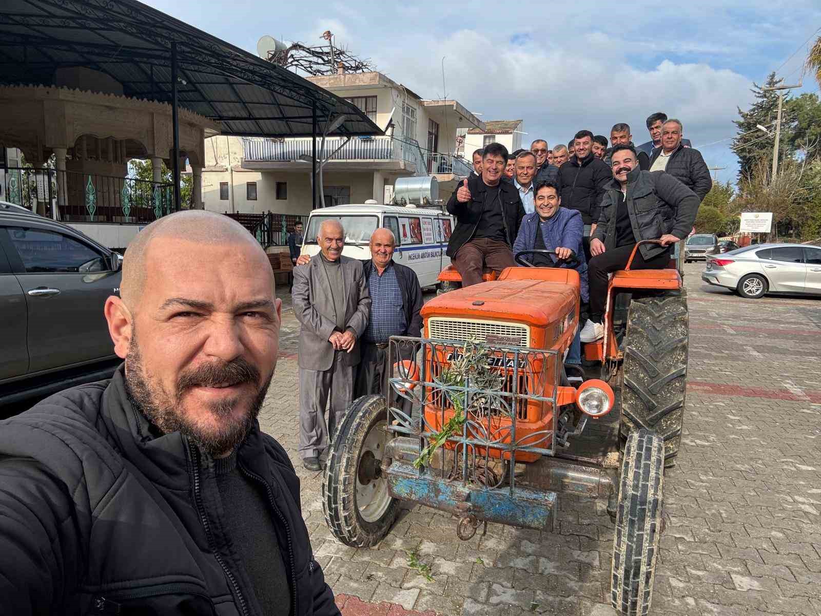 50 yıllık gelenek bozulmadı, traktörle mezarlık ziyareti