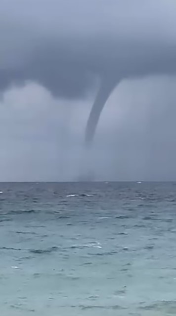 Antalya’da korkutan hortum karaya ulaşmadan kayboldu