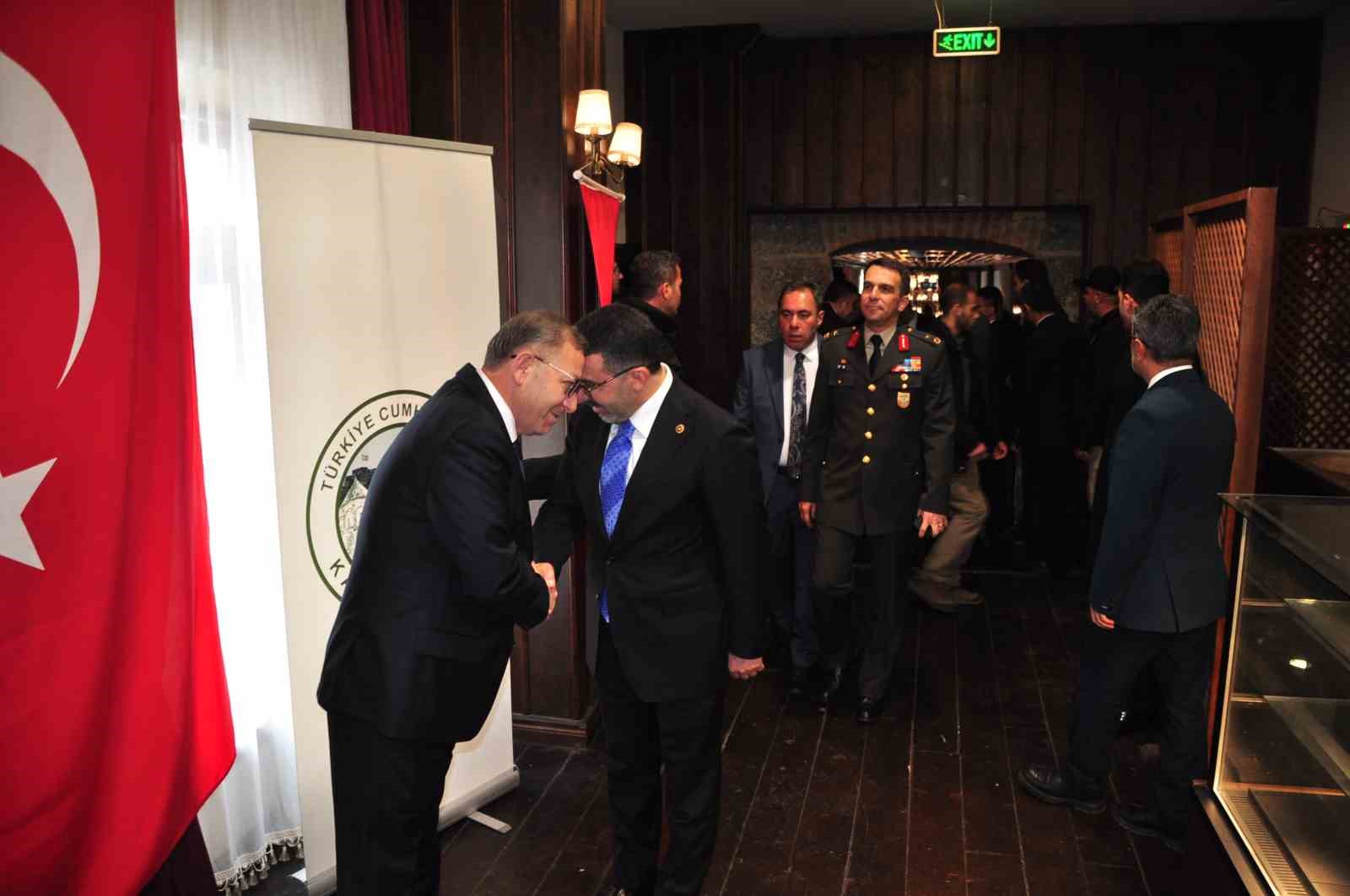 Kars’ta protokol üyeleri bayramlaştı