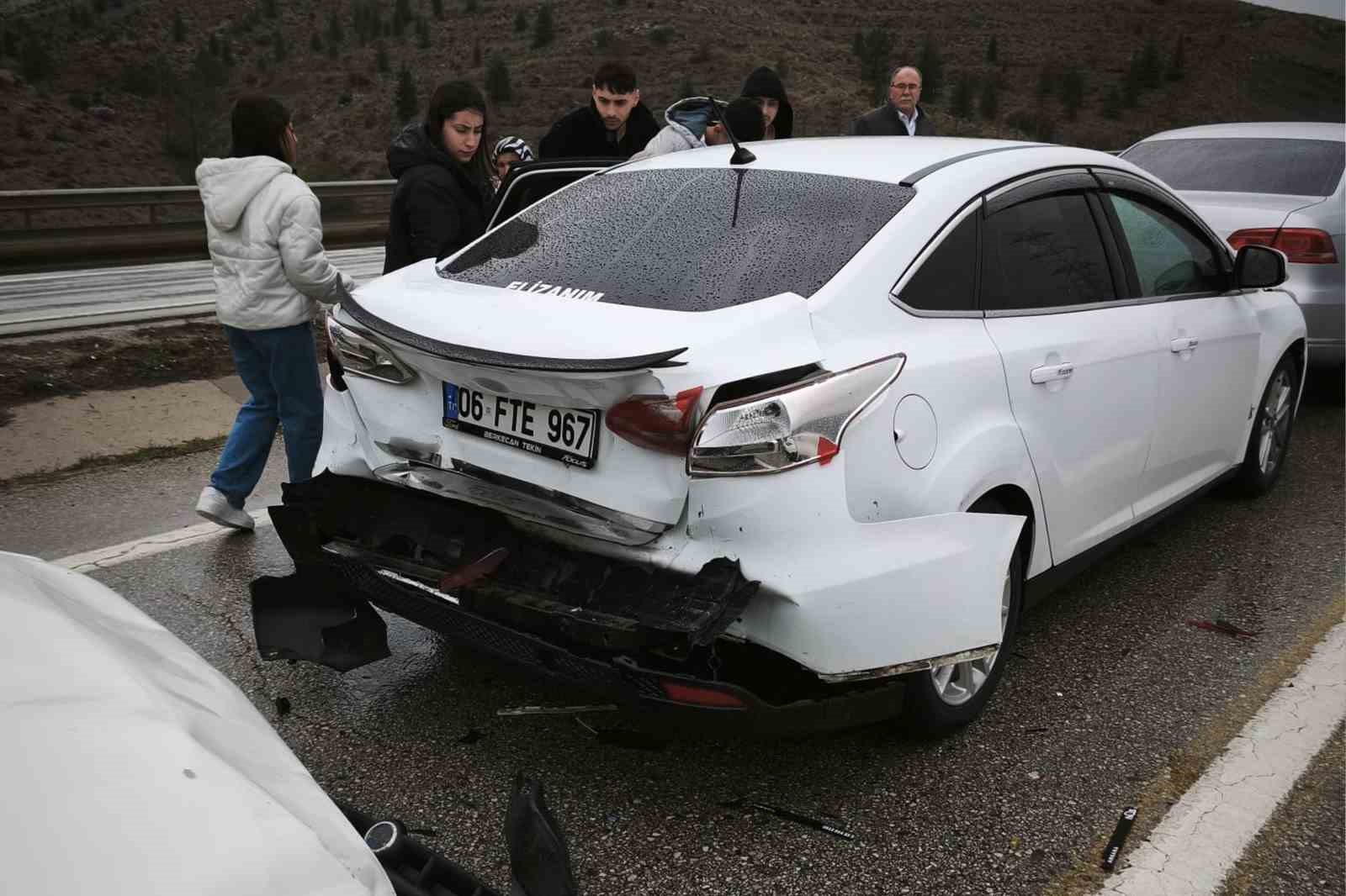 Kırıkkale’de zincirleme kaza: 3 yaralı