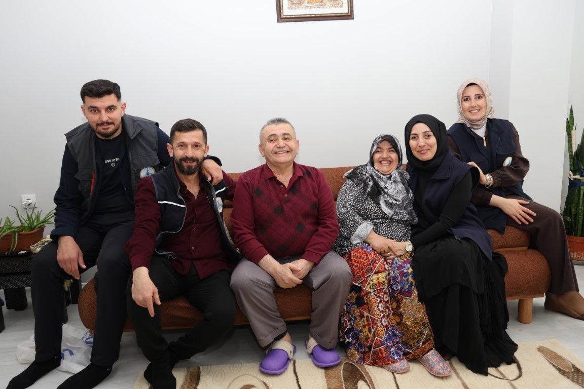 Kartepe’de bayramda gönüllere dokunan ziyaret