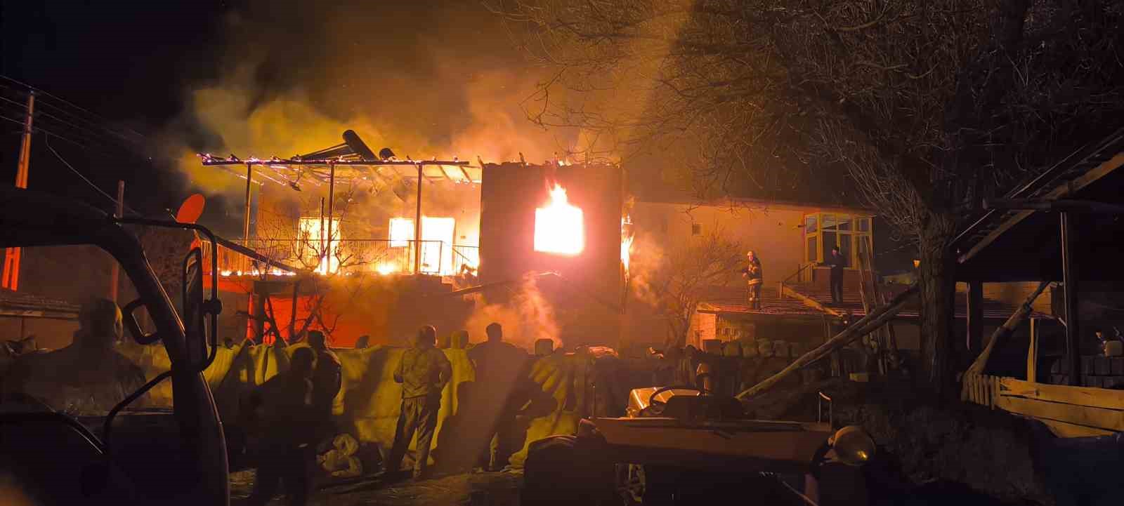 Kayseri’de ev yangını: Engelli kadın hayatını kaybetti, annesi yaralandı