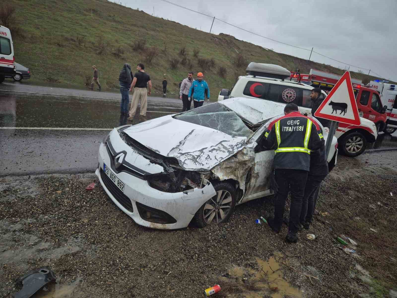 Bingöl’de trafik kazası : 1 ölü 2 yaralı