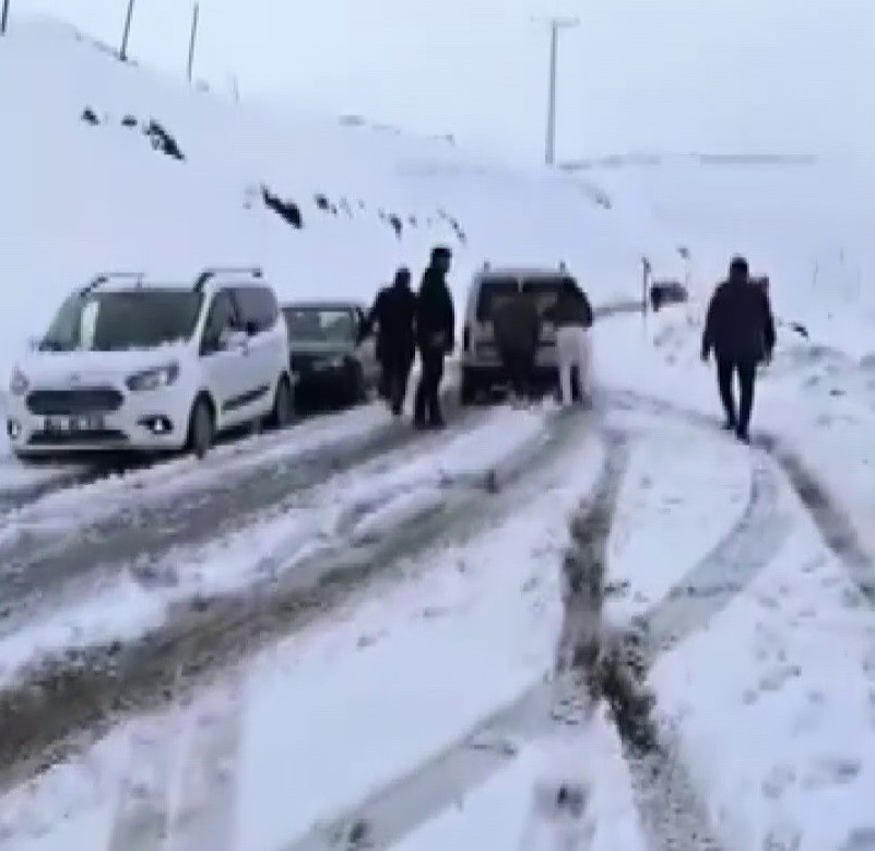 Adıyaman’ın yüksek kesimlerinde kar yağışı
