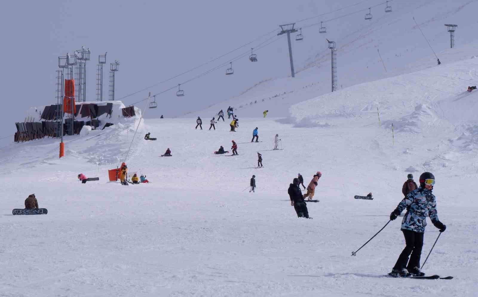 Palandöken bayramda cıvıl cıvıl