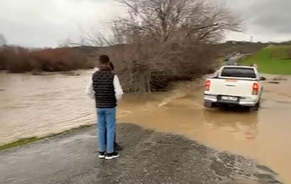 Diyarbakır’da şiddetli yağış: Köye ulaşım kesildi, bazı vatandaşlar mahsur kaldı