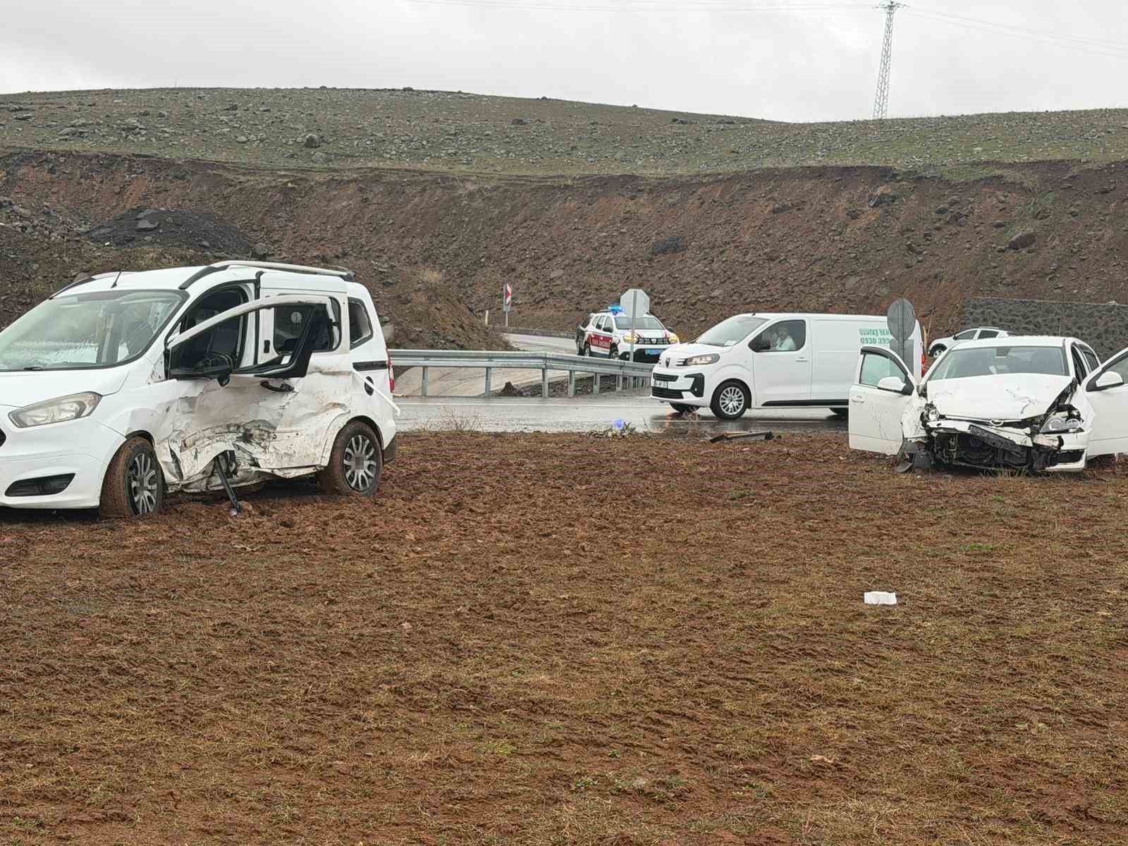 Bingöl’de trafik kazası: 12 yaralı