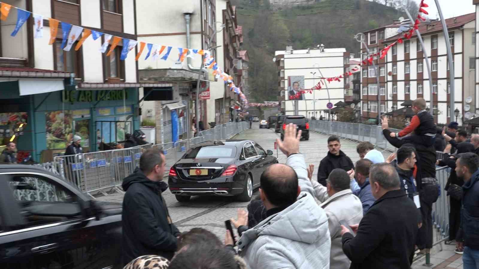 Cumhurbaşkanı Erdoğan, baba ocağı Güneysu’dan ayrıldı
