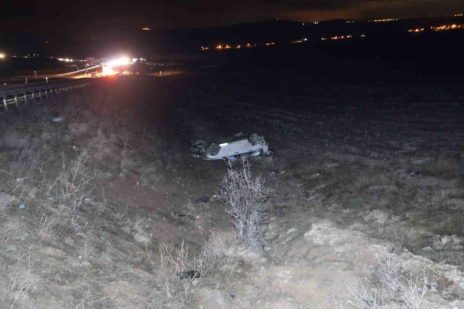 Kontrolden çıkan otomobil şarampole uçtu: 4 yaralı