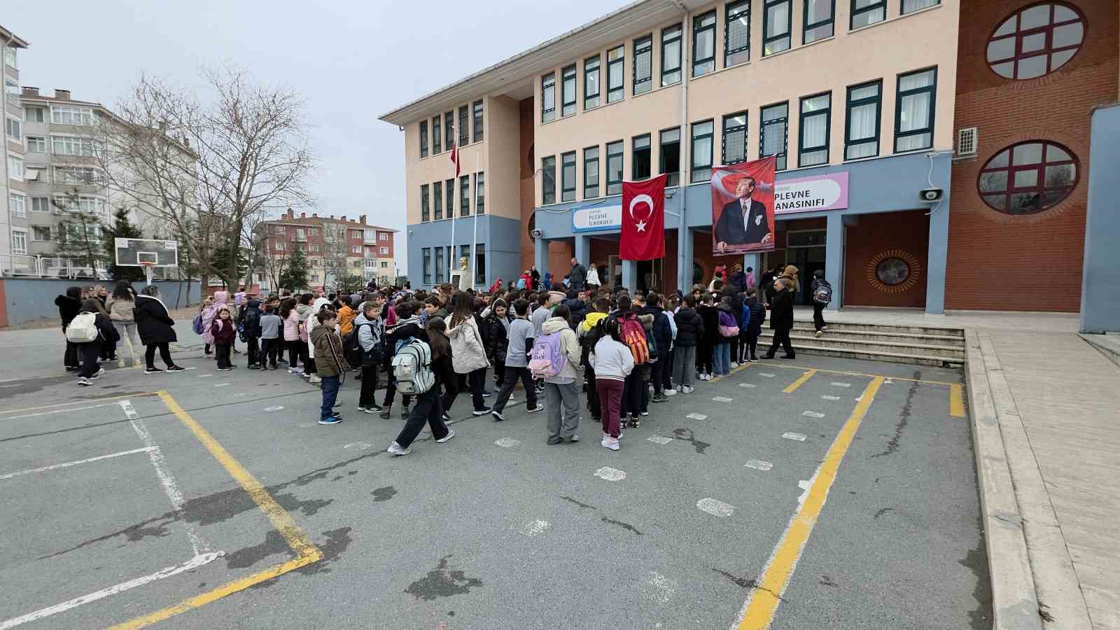 Ara tatil sona erdi, okullarda ders zili yeniden çaldı