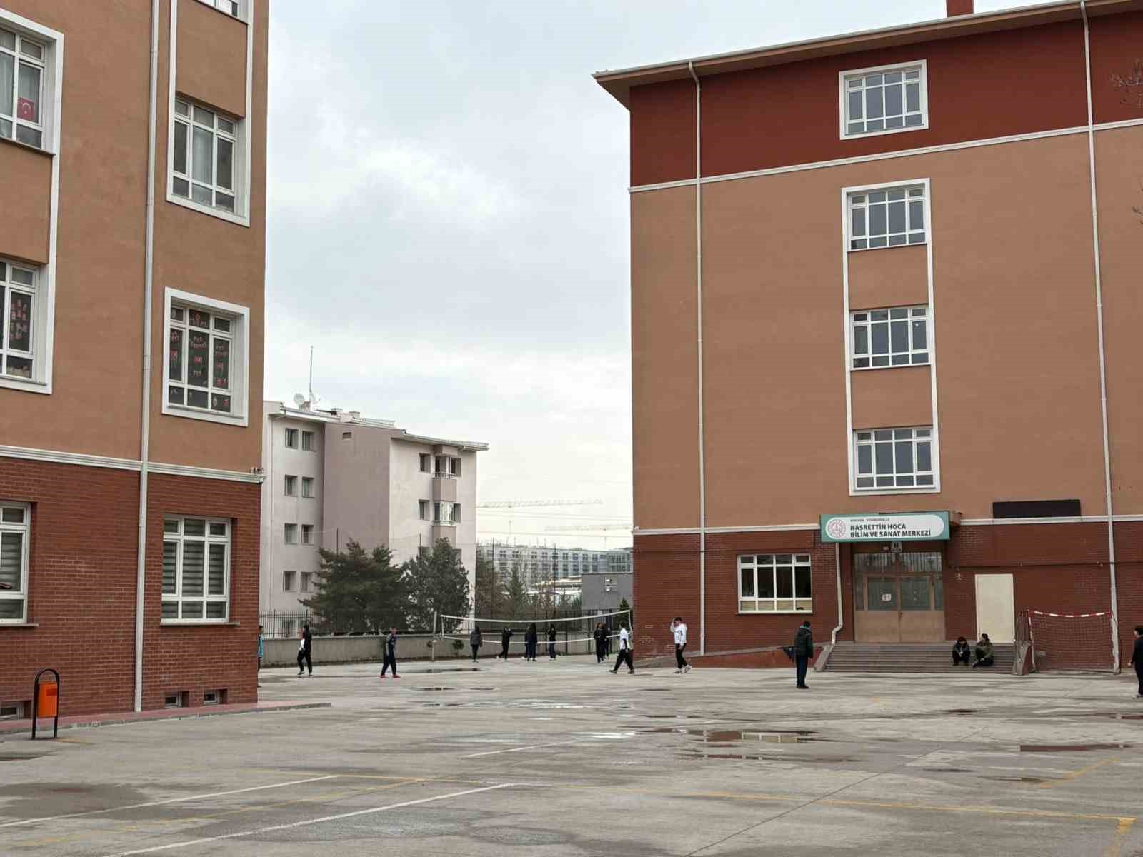 Ara tatil sona erdi, okullarda dersler yeniden başladı