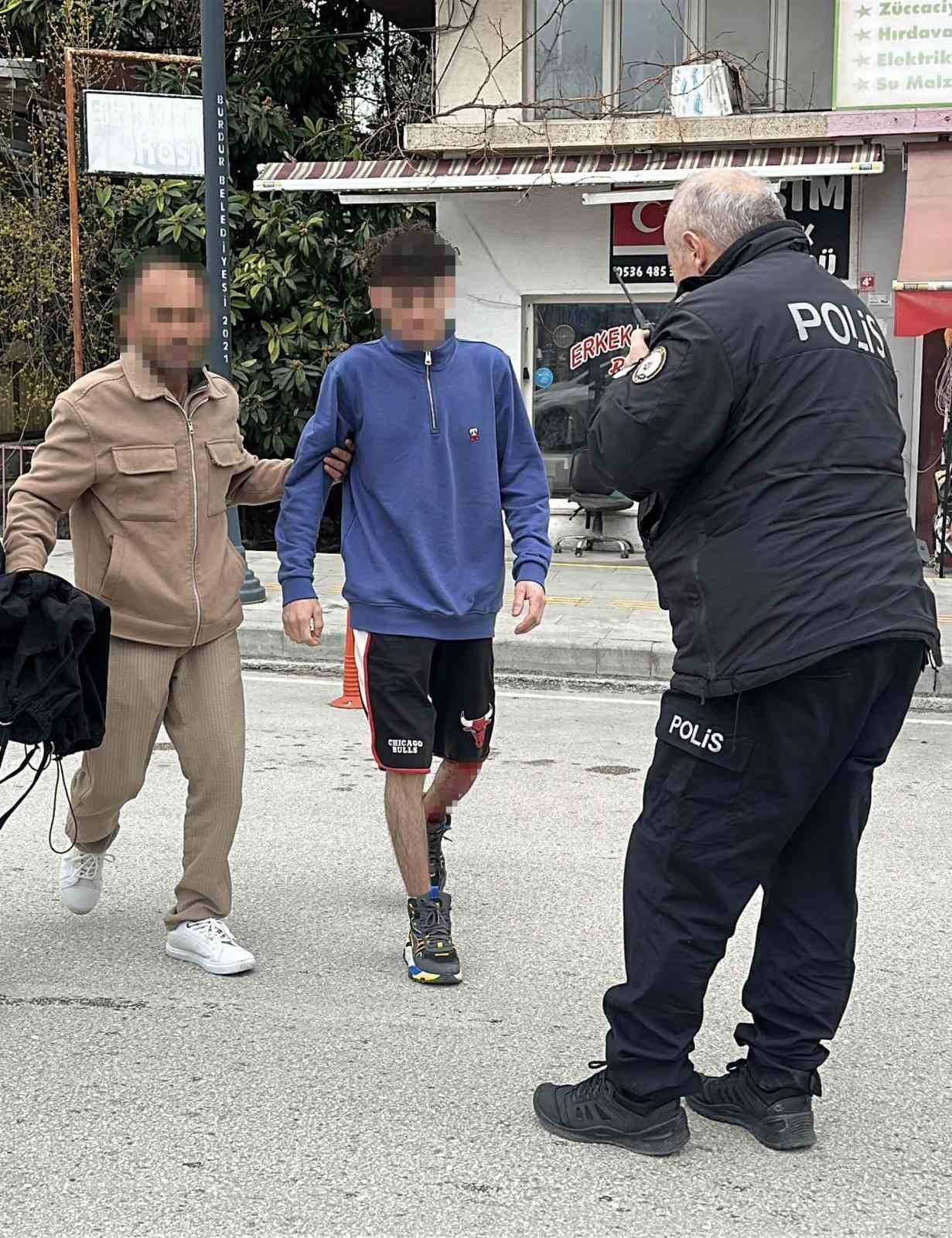 Burdur’da iki genci bıçaklayan 17 yaşındaki şüpheli tutuklandı