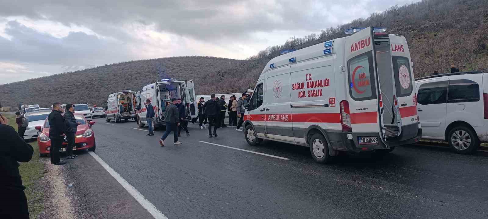 Mardin’de yolcu otobüsü devrildi: 24 yaralı