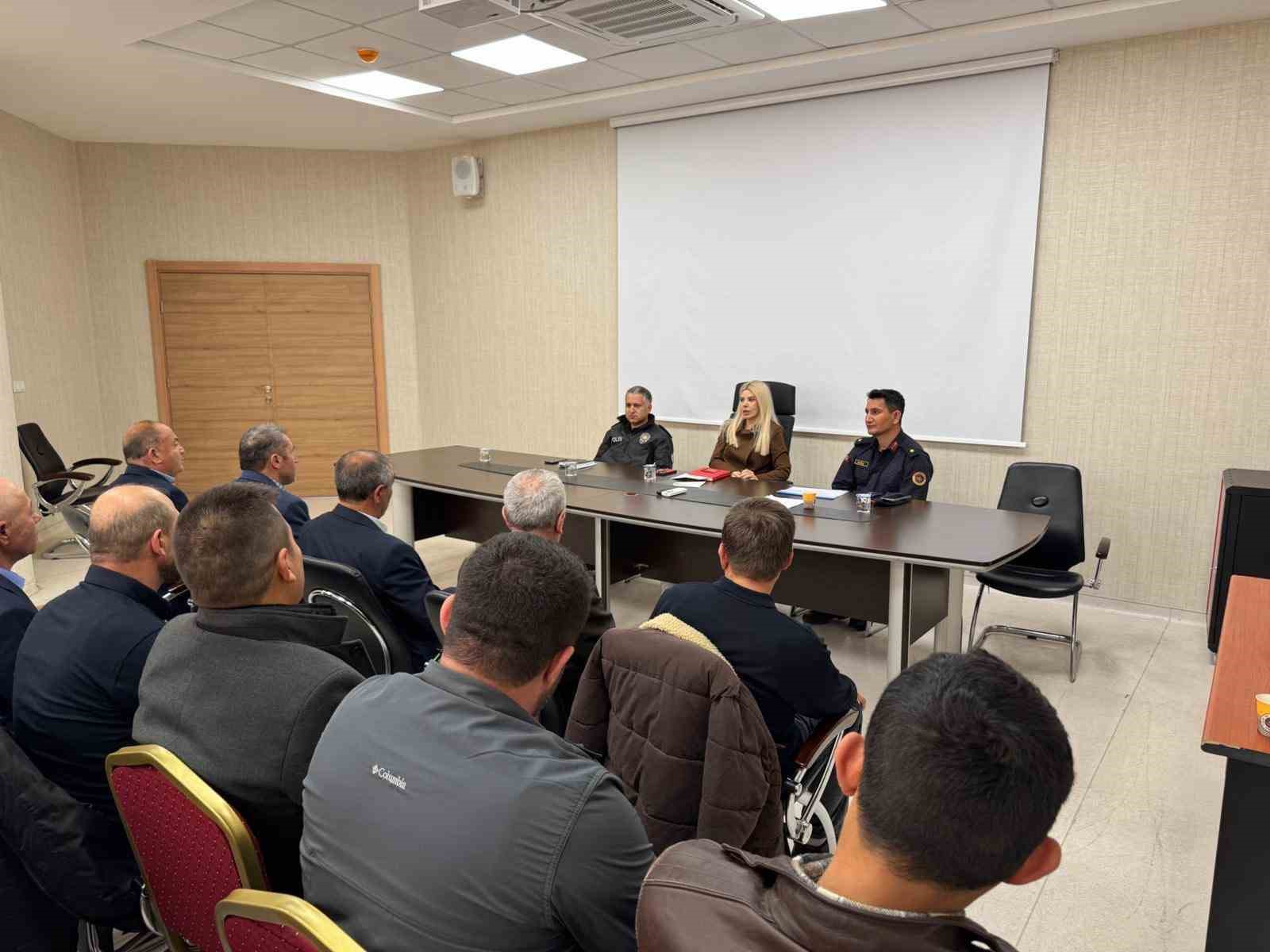 Altıntaş’ta muhtarlar toplantısı gerçekleştirildi