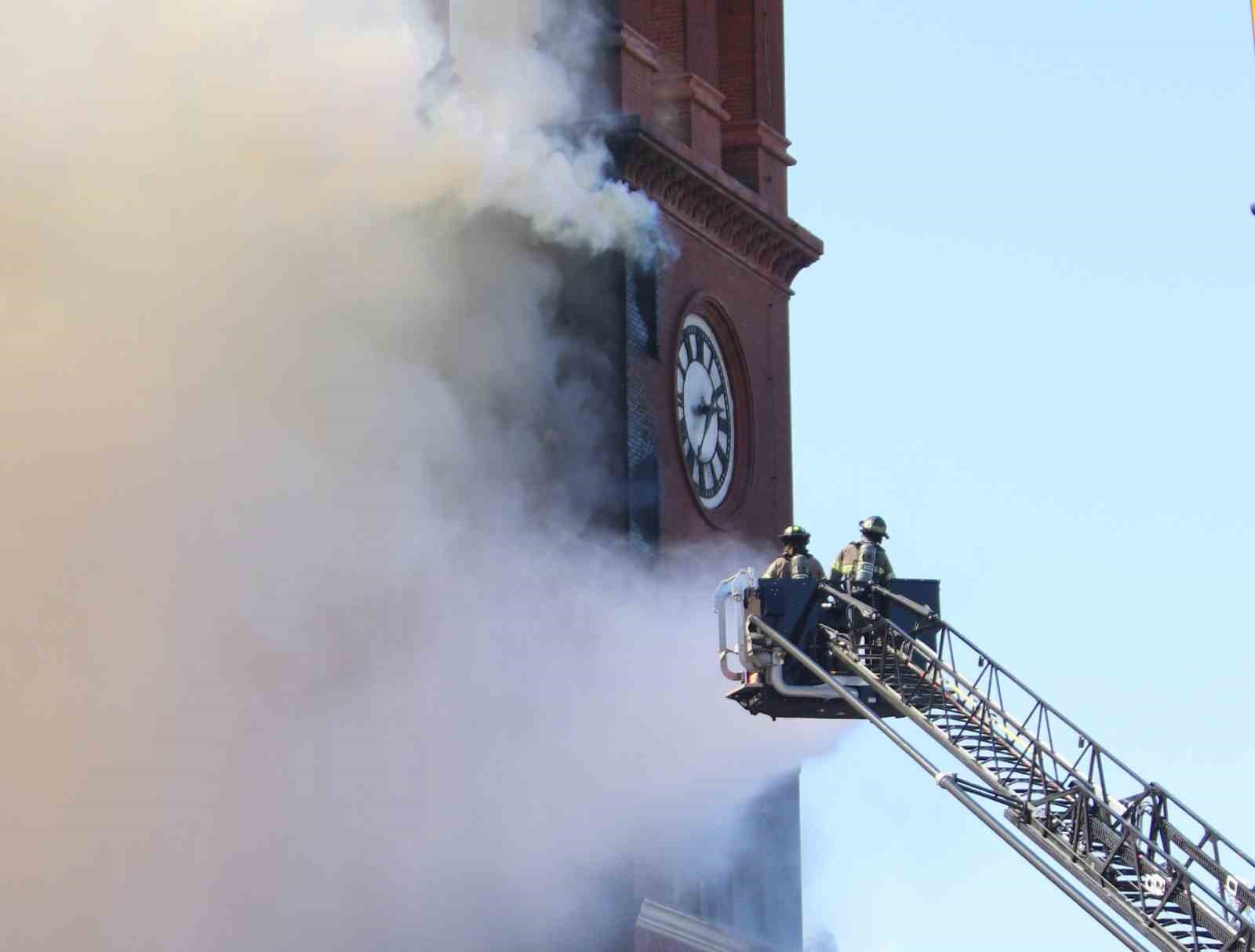ABD’de tarihi adliye binasında yangın