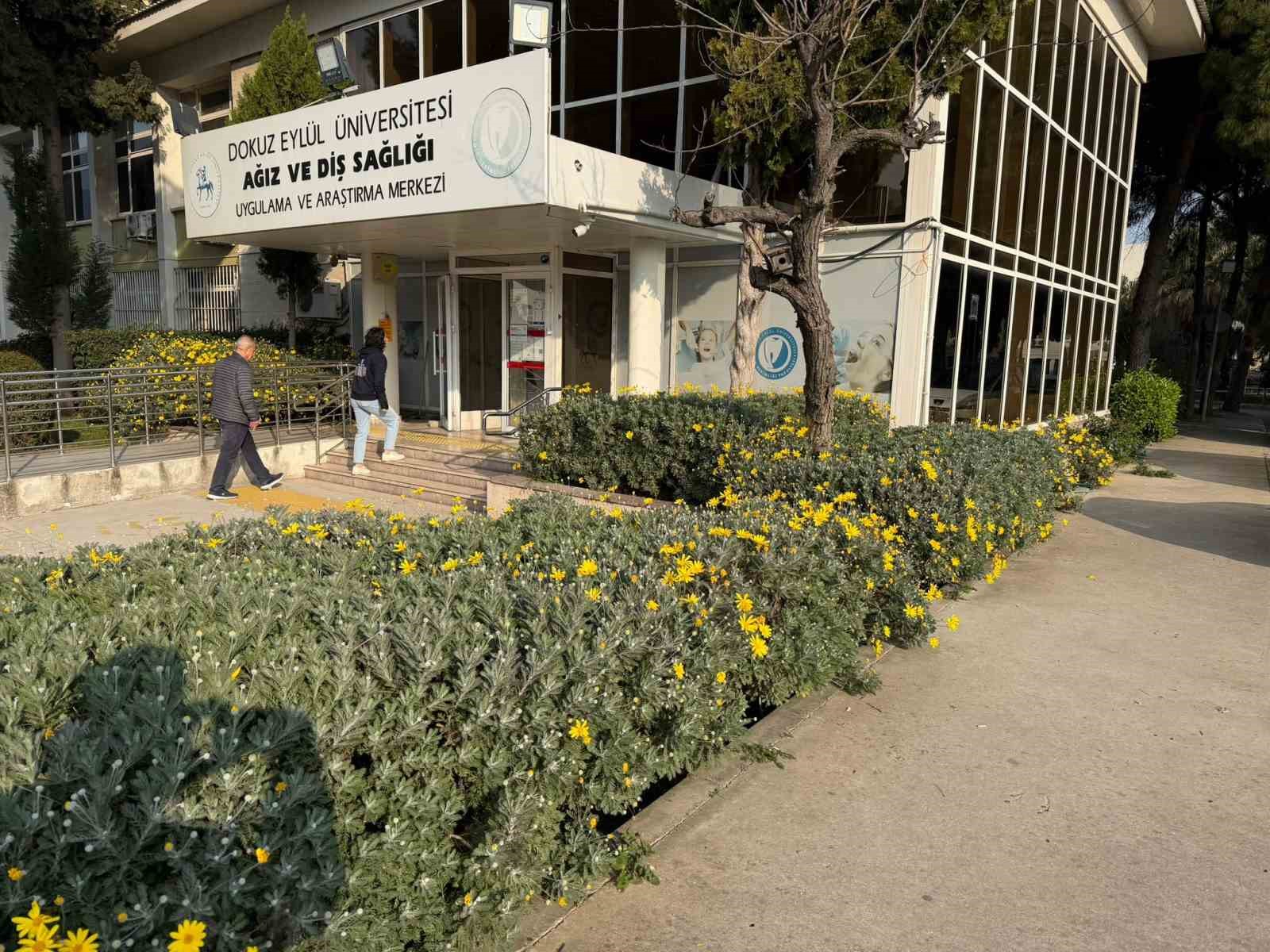 Dokuz Eylül Üniversitesi Diş Sağlığı Merkezi yeşil kartlı hasta kabulüne başladı