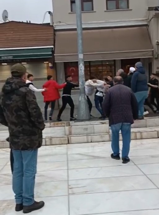 Eyüpsultan’da yumruklu ve sopalı kavga