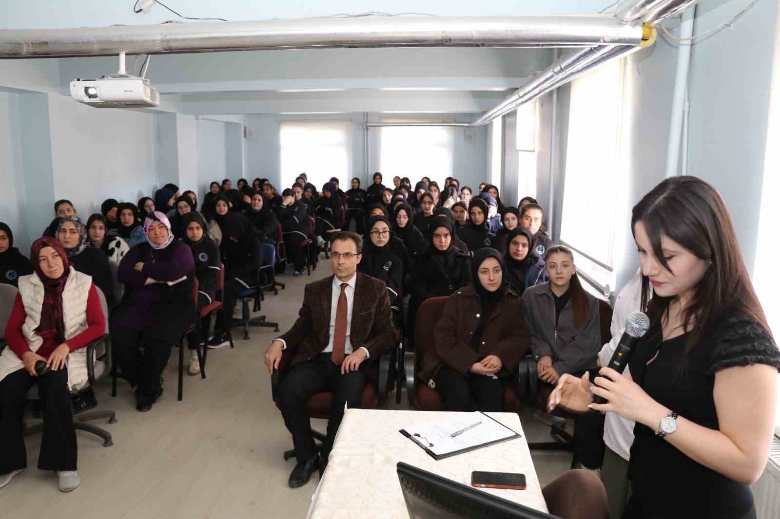 Öğrencilere verem hastalığı anlatıldı