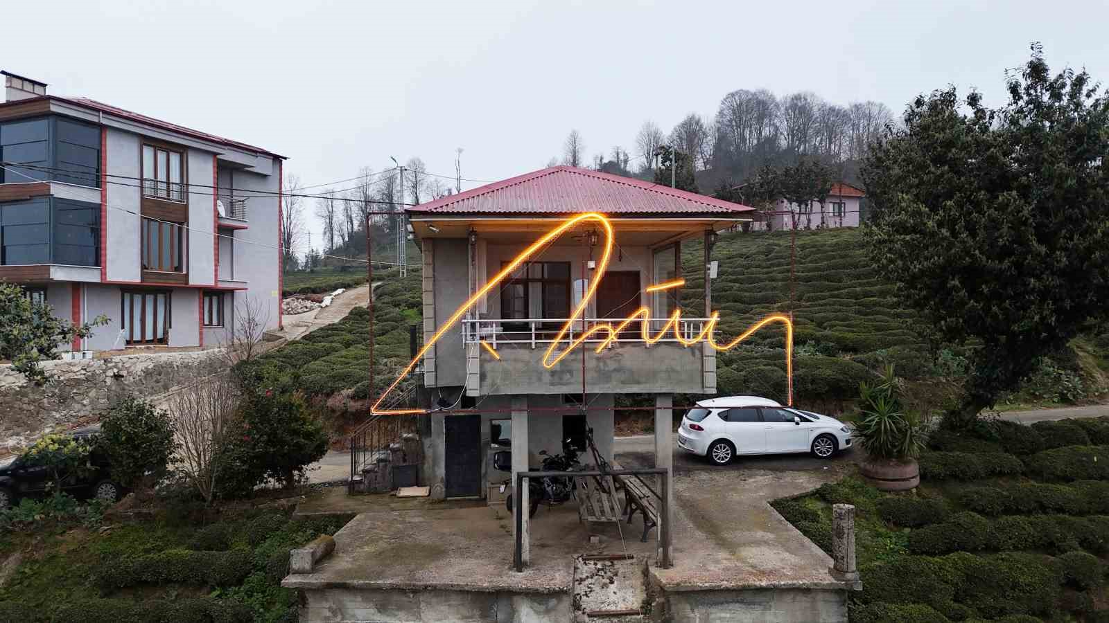 Cumhurbaşkanı Erdoğan’a baba ocağında led imza sürprizi yapılmış