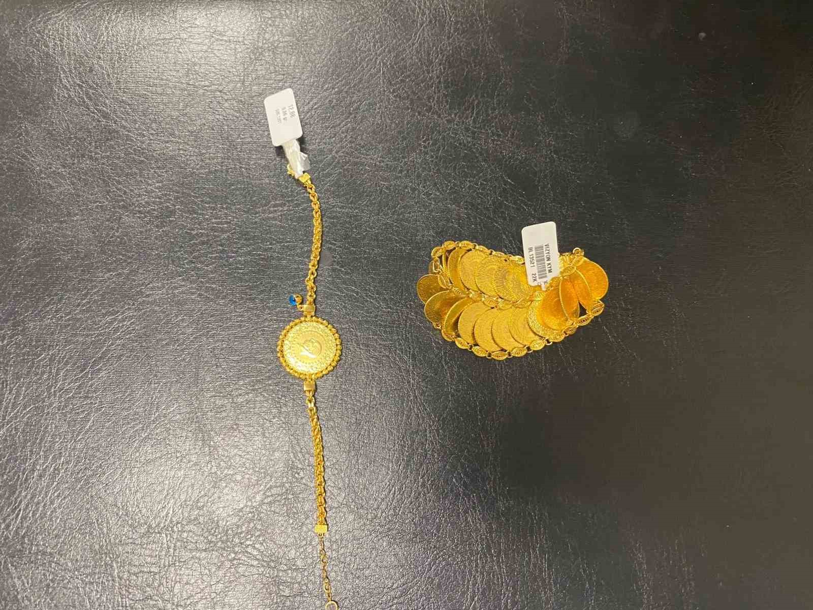 Samsun’da 2 kız kardeş kuyumcudan çalınan 500 bin liralık altınları satarken yakalandı