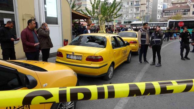 Alacak verecek meselesi yüzünden ortalık karıştı, husumetlisi yerine babası ve kardeşini vurunca yıkıldı