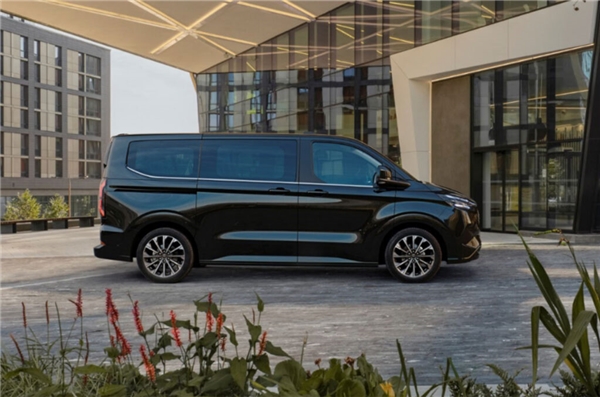 Ford E-Tourneo Custom 2024'te Avrupa yollarına çıkacak