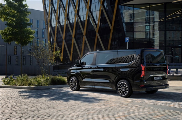 Ford E-Tourneo Custom 2024'te Avrupa yollarına çıkacak