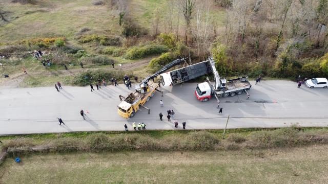 Yolcu otobüsü şarampole yuvarlandı, 40 kişi yaralandı! Şoförün ifadesi saç baş yoldurdu