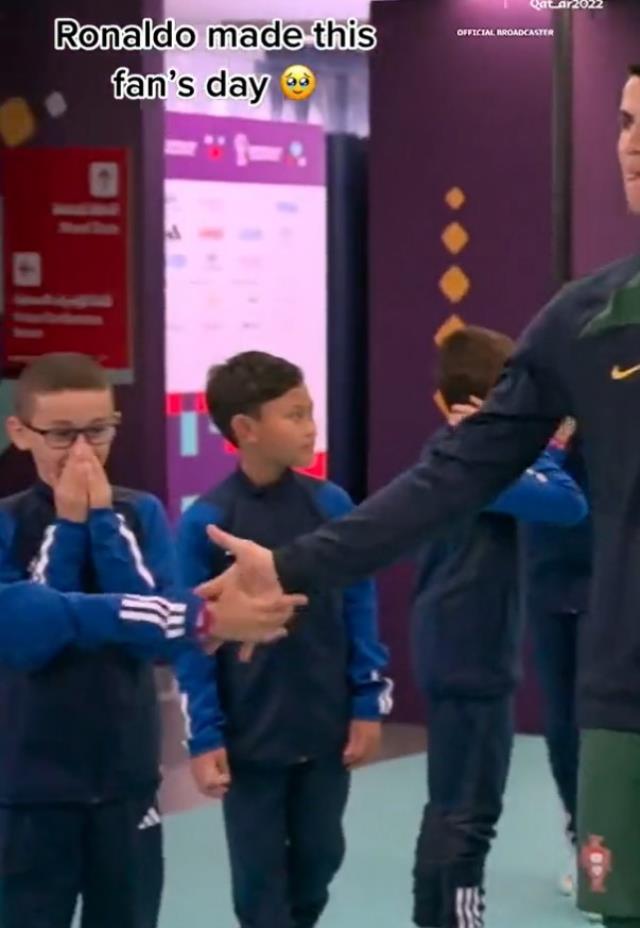 Ronaldo'nun hareketi küçük hayranının aklını başından aldı! Hayatı boyunca unutamayacak