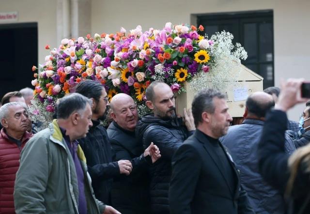 Sıla babasını toprağa verdi! Cenazedeki tabut detayı dikkatlerden kaçmadı