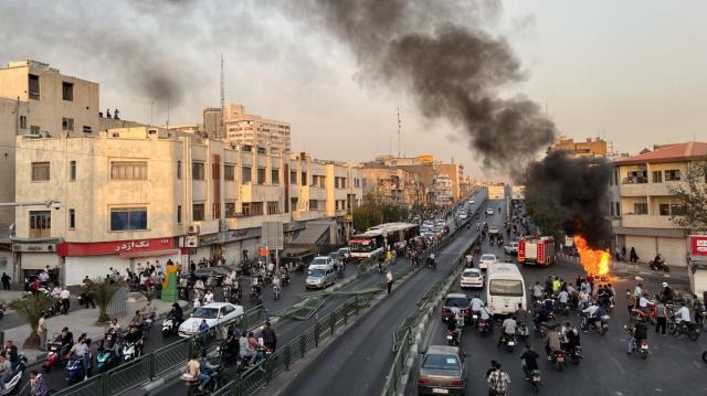 İran, günlerdir süren protestolarla ilgili 4 ülkeyi sorumlu tutup açık açık tehdit etti